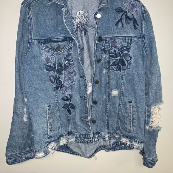 Tinsel Jean Jacket Size Medium Medium Wash Denim Distressed Embroidered Floral - Picture 4 of 8